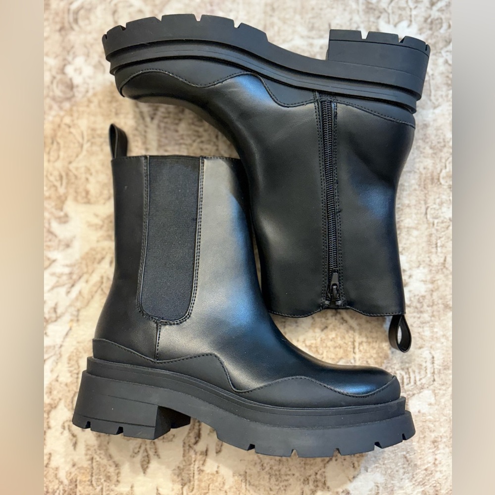 Wild Pair Women's Grayce Chelsea Lug Booties Black